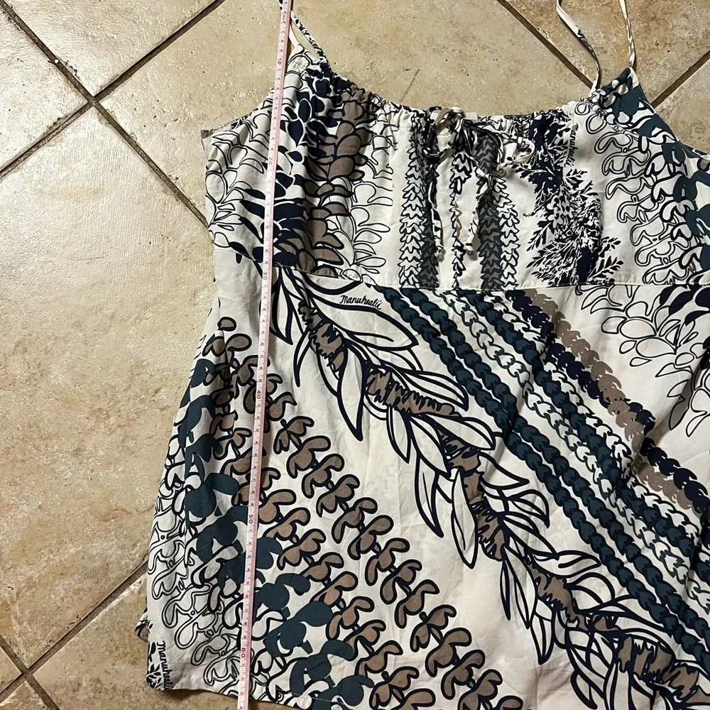 Manuhealii Navy and White Lei Patterned Blouse - Picture 4 of 4